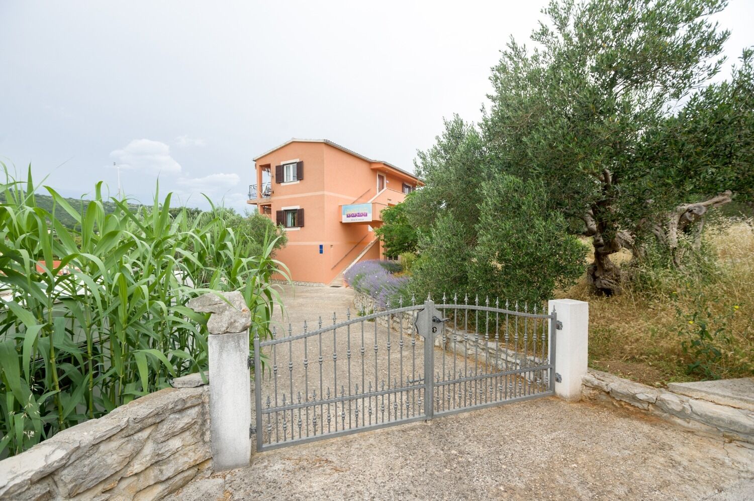 Apartment Ivan 106201-A1