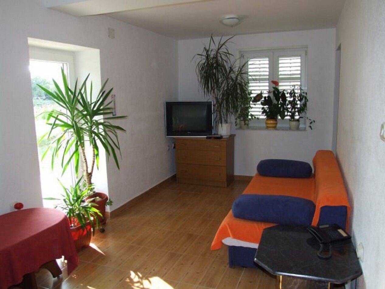 Apartments Mir 10682-A1