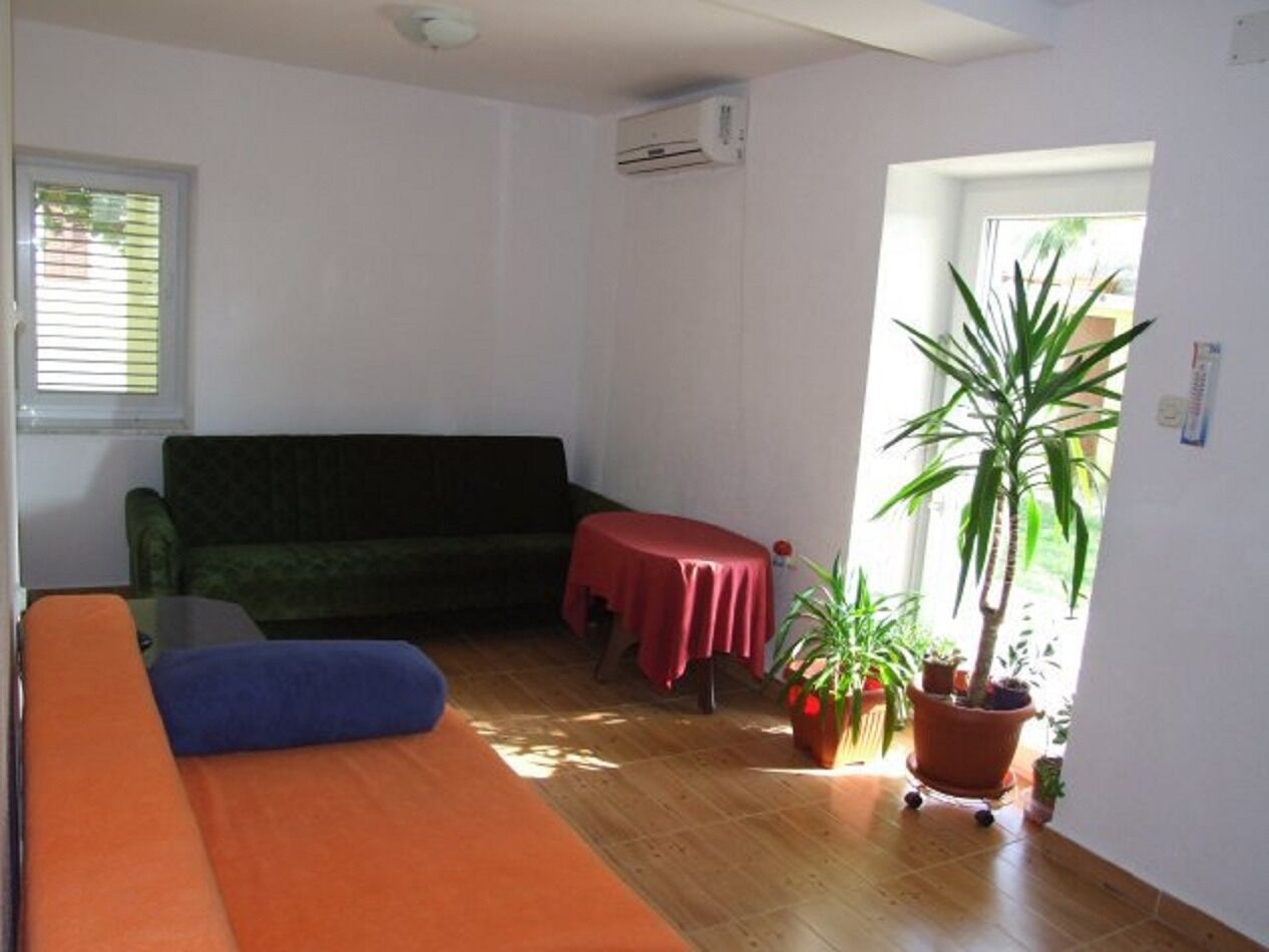 Apartments Mir 10682-A1