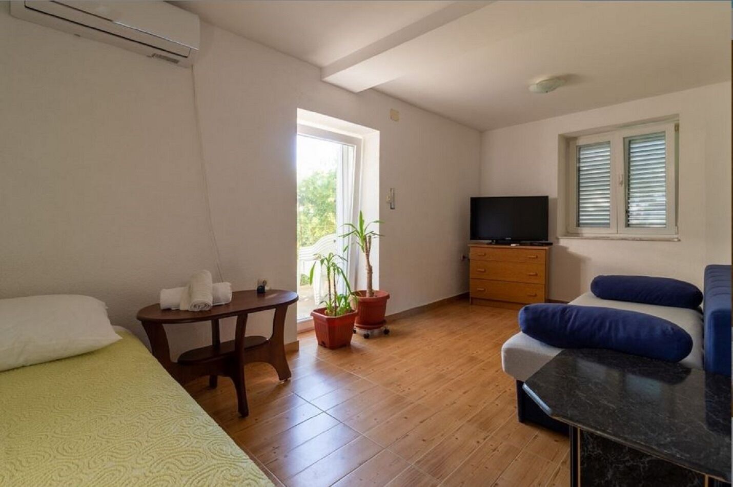 Apartments Mir 10682-A1