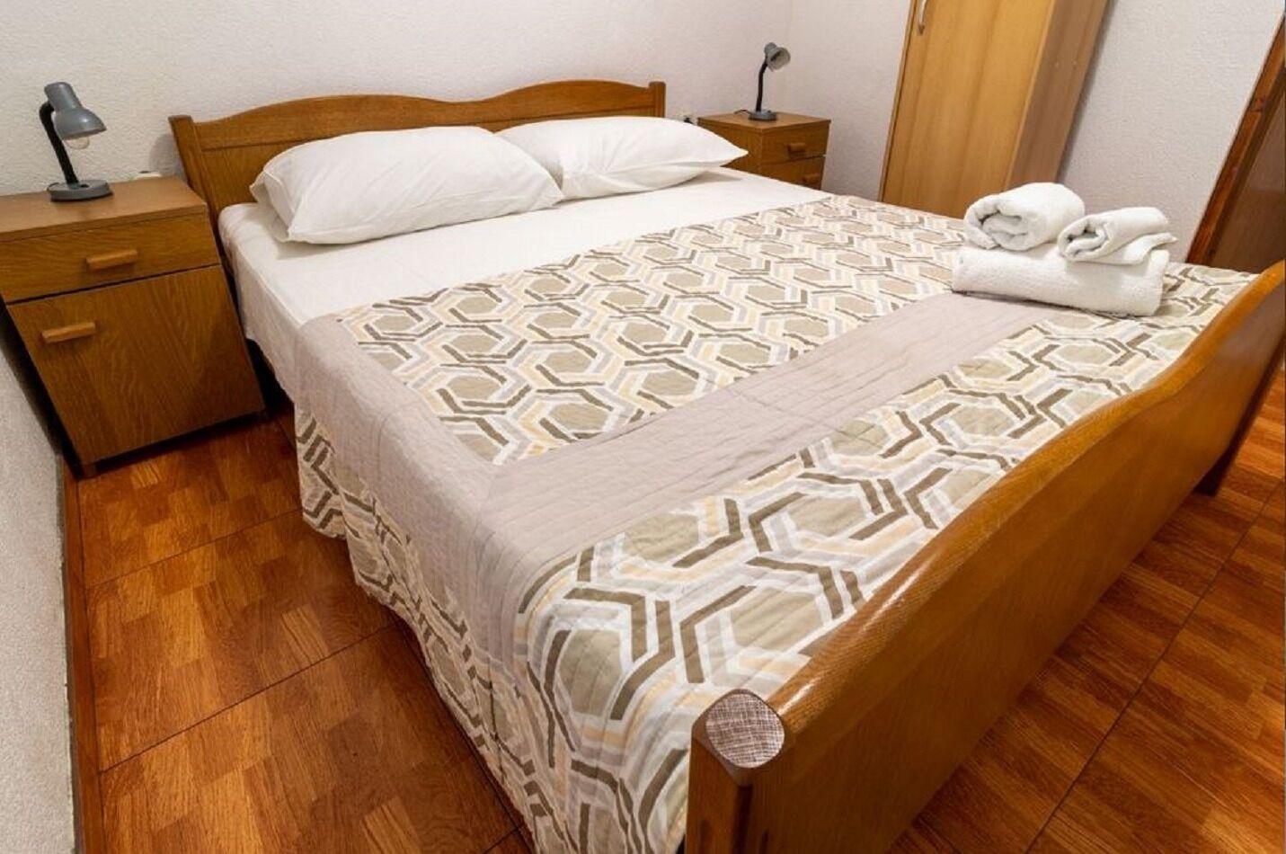 Apartments Mir 10682-A1