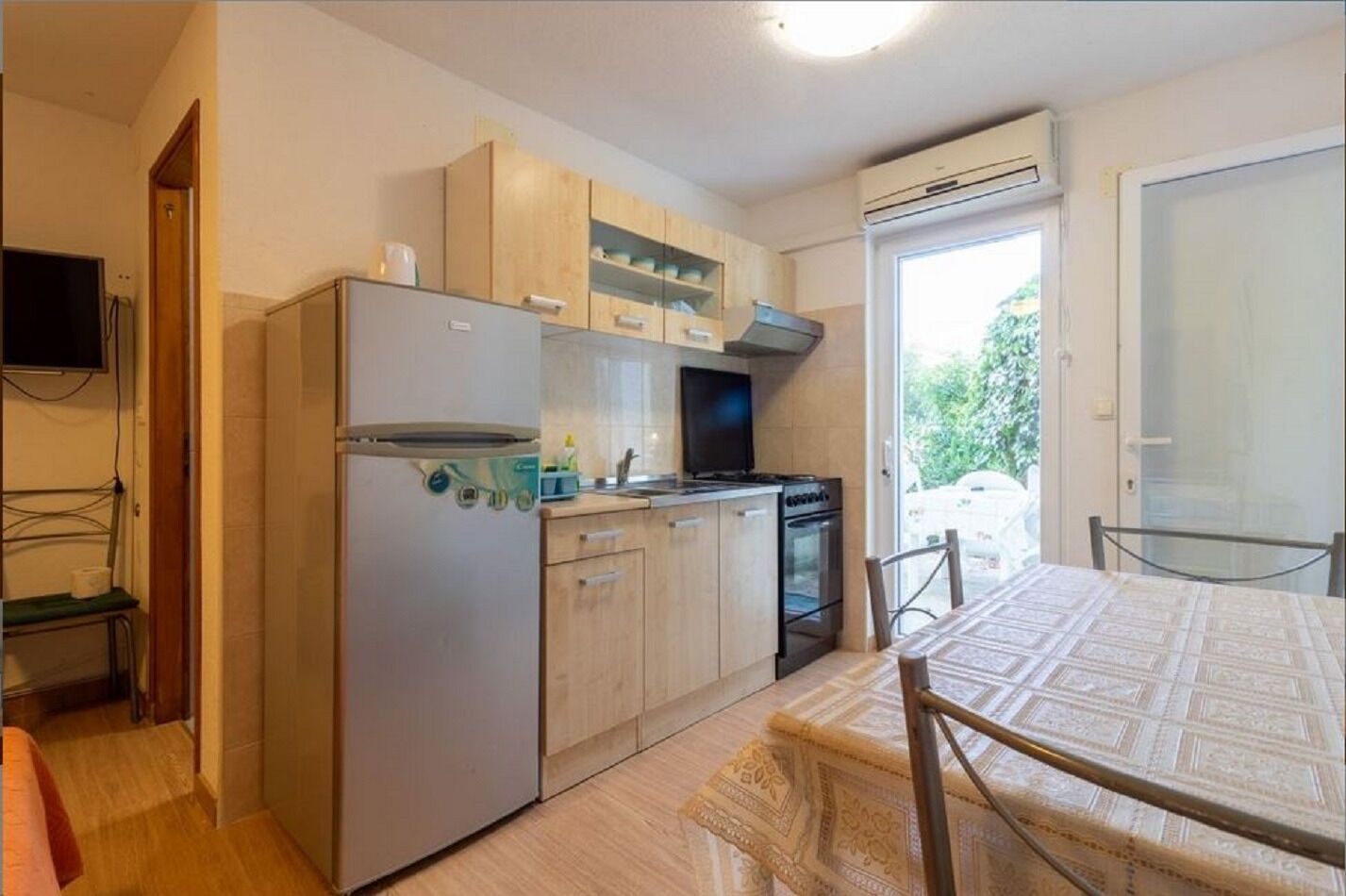 Apartments Mir 10682-A2