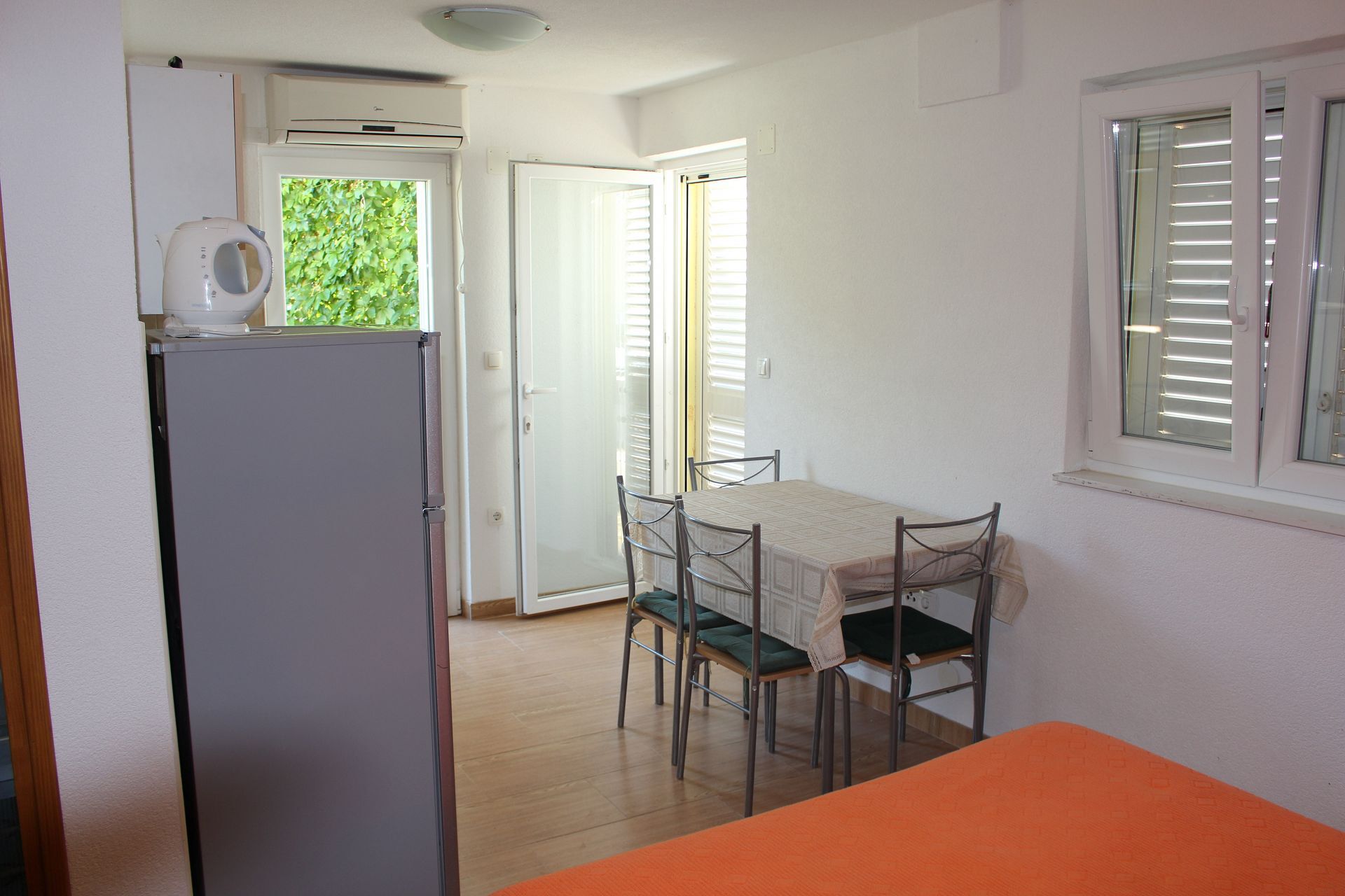 Apartments Mir 10682-A2