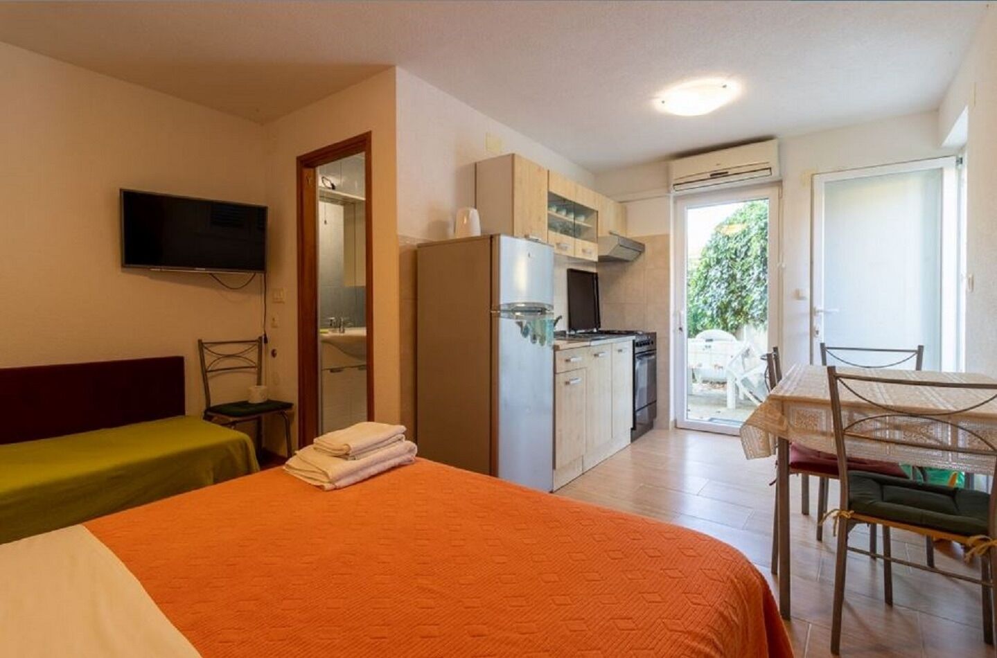 Apartments Mir 10682-A2