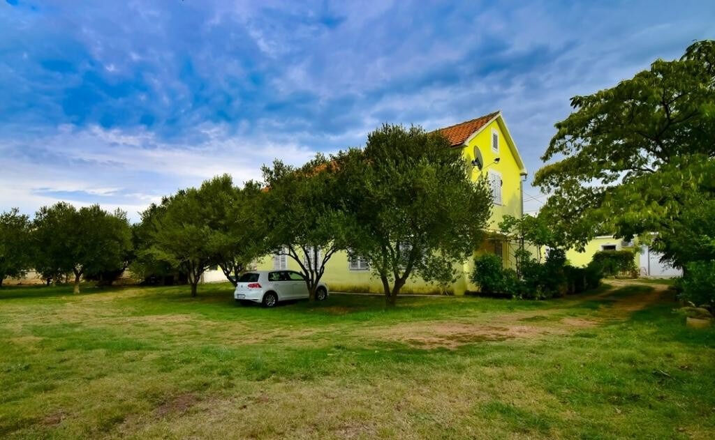 Apartments Mir 10682-A1