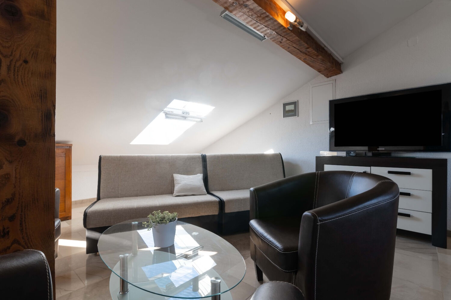 Apartments Tiho 10736-A1