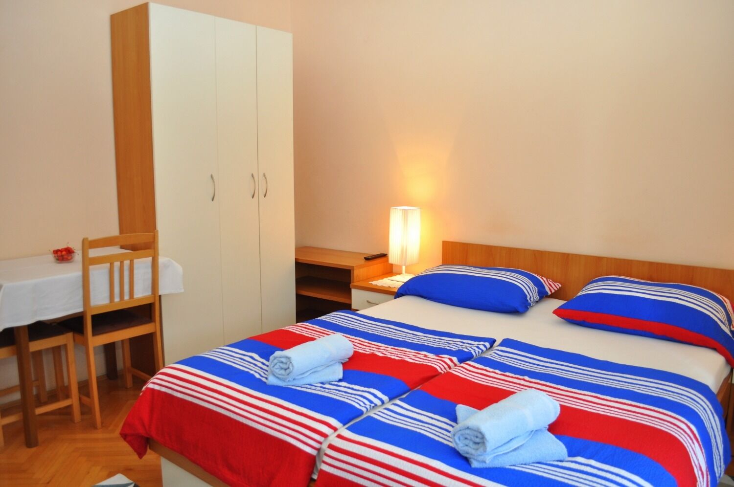 Room Ljuba 10494-S7