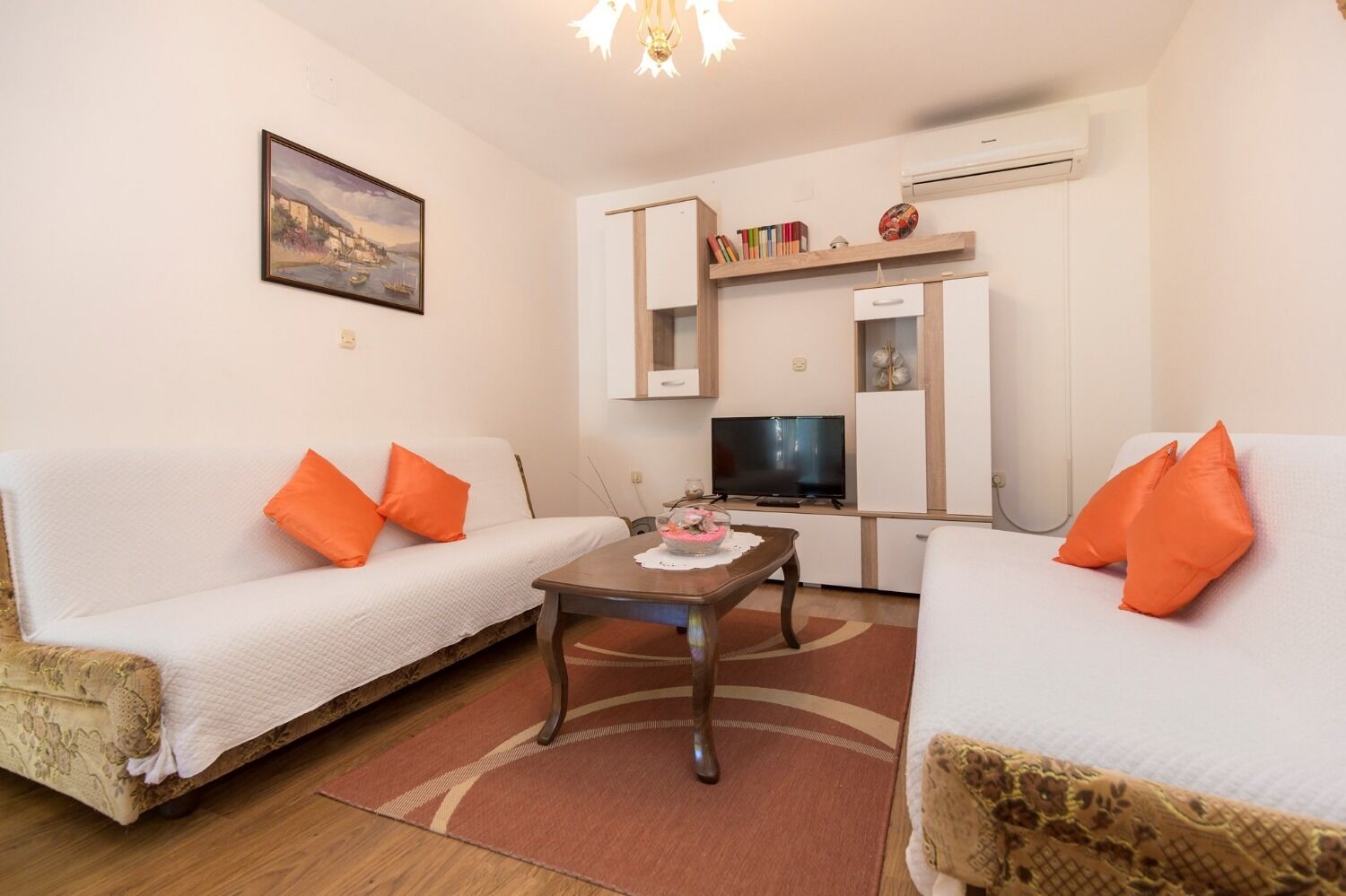 House Josip 107901-K1