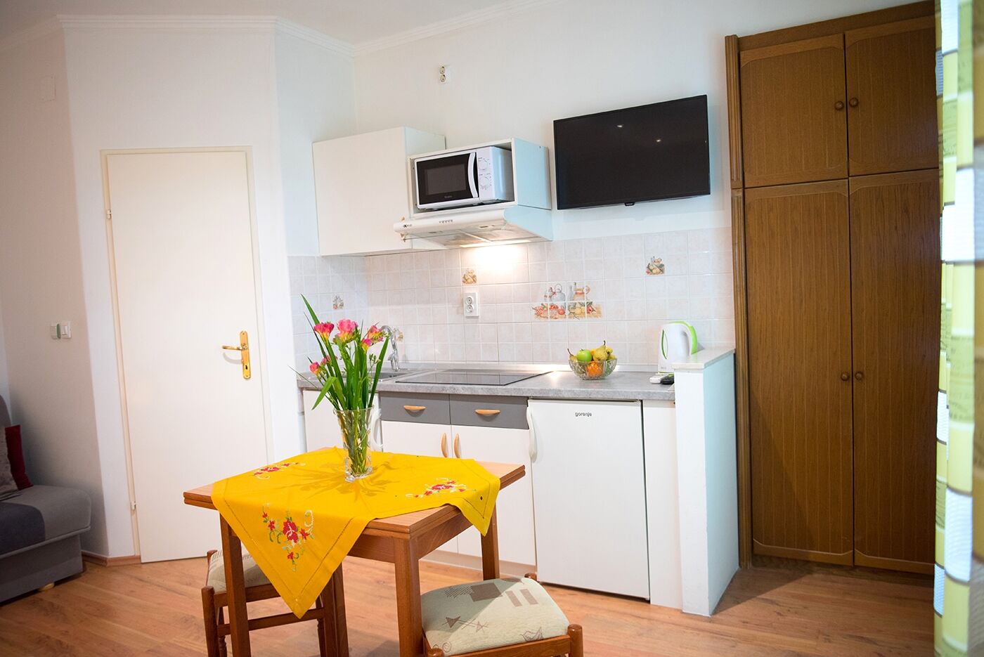 Apartments and Rooms Robi 108751-A1