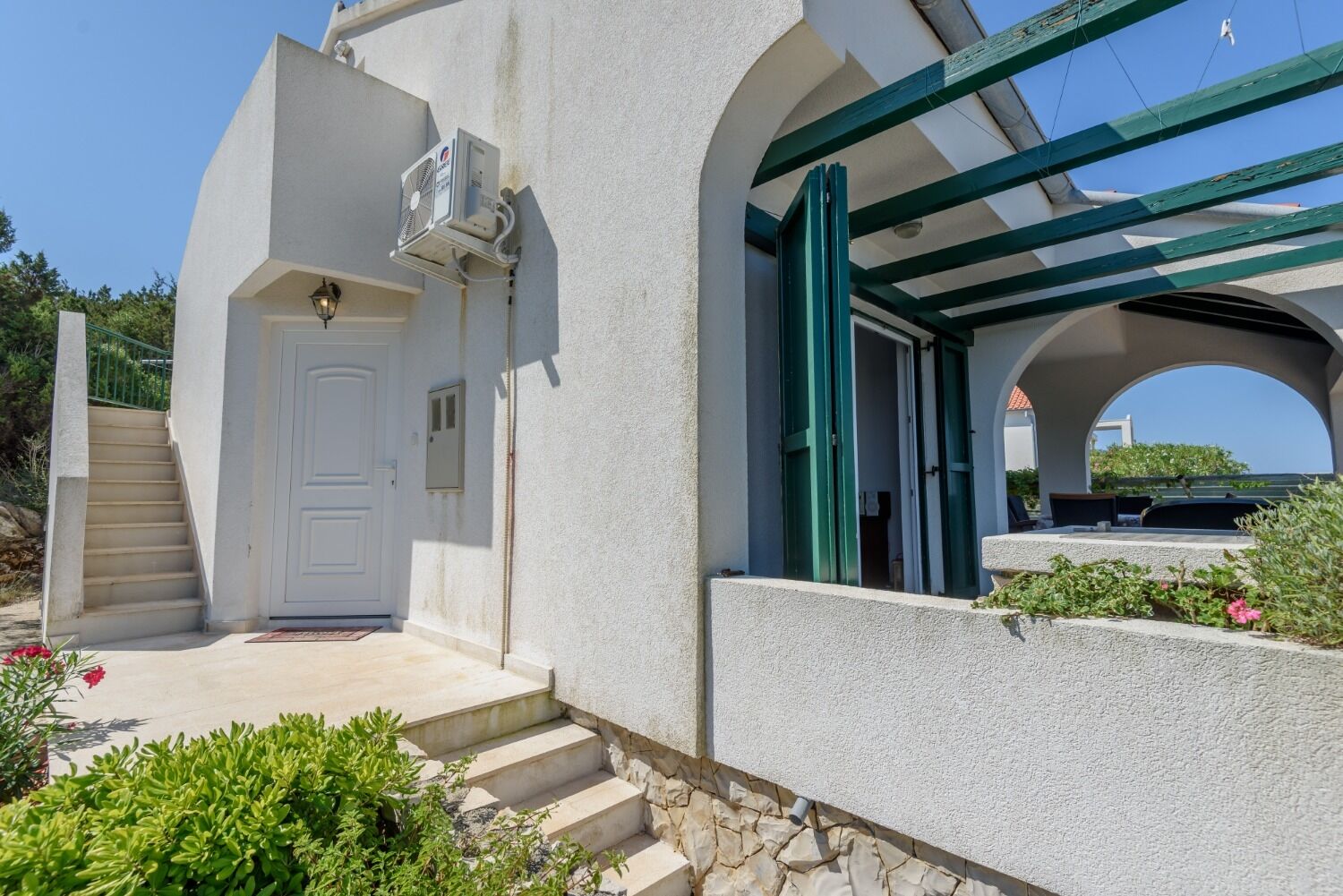 House Mirta 10909-K1