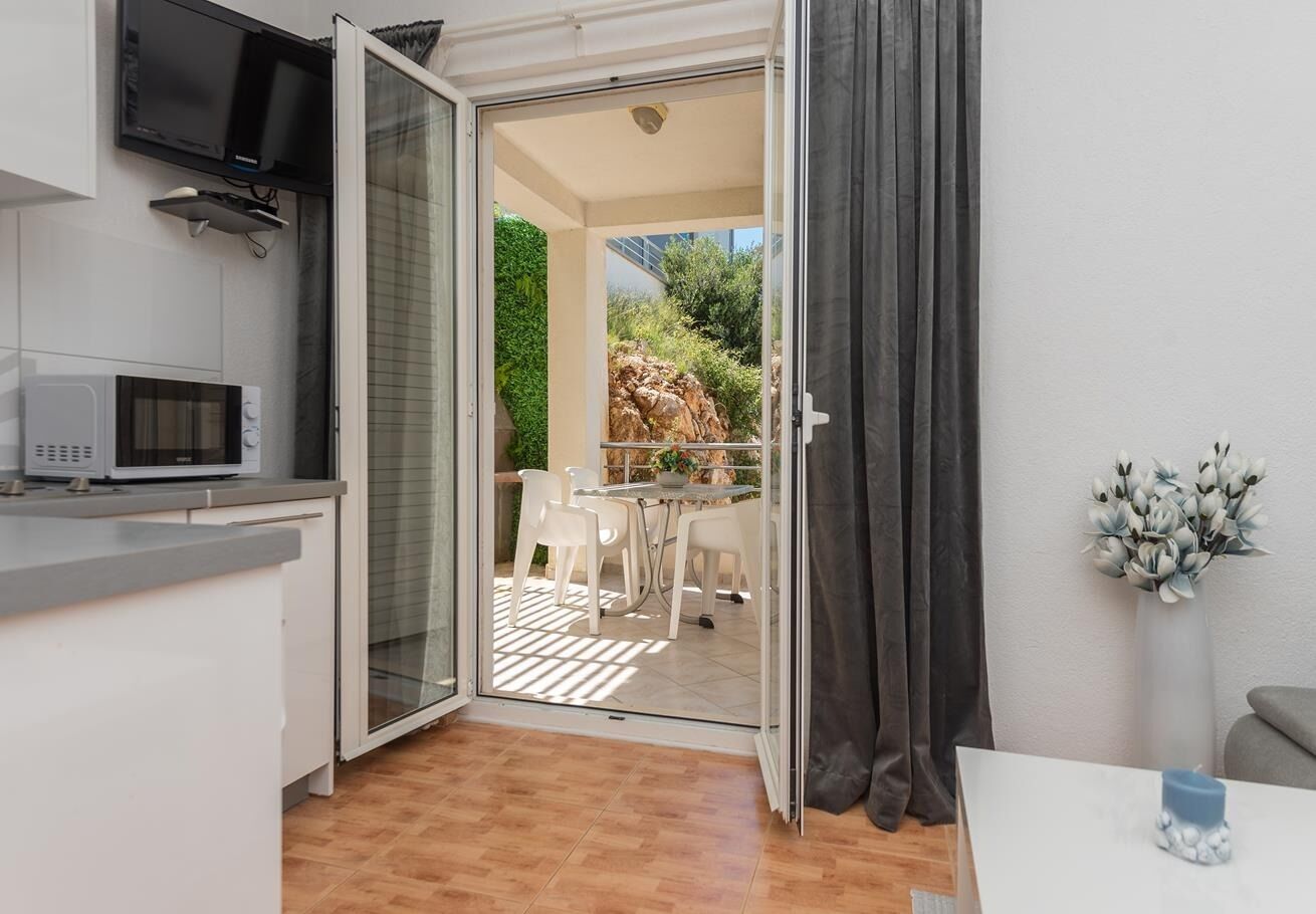 Apartments Ivi 109111-A3