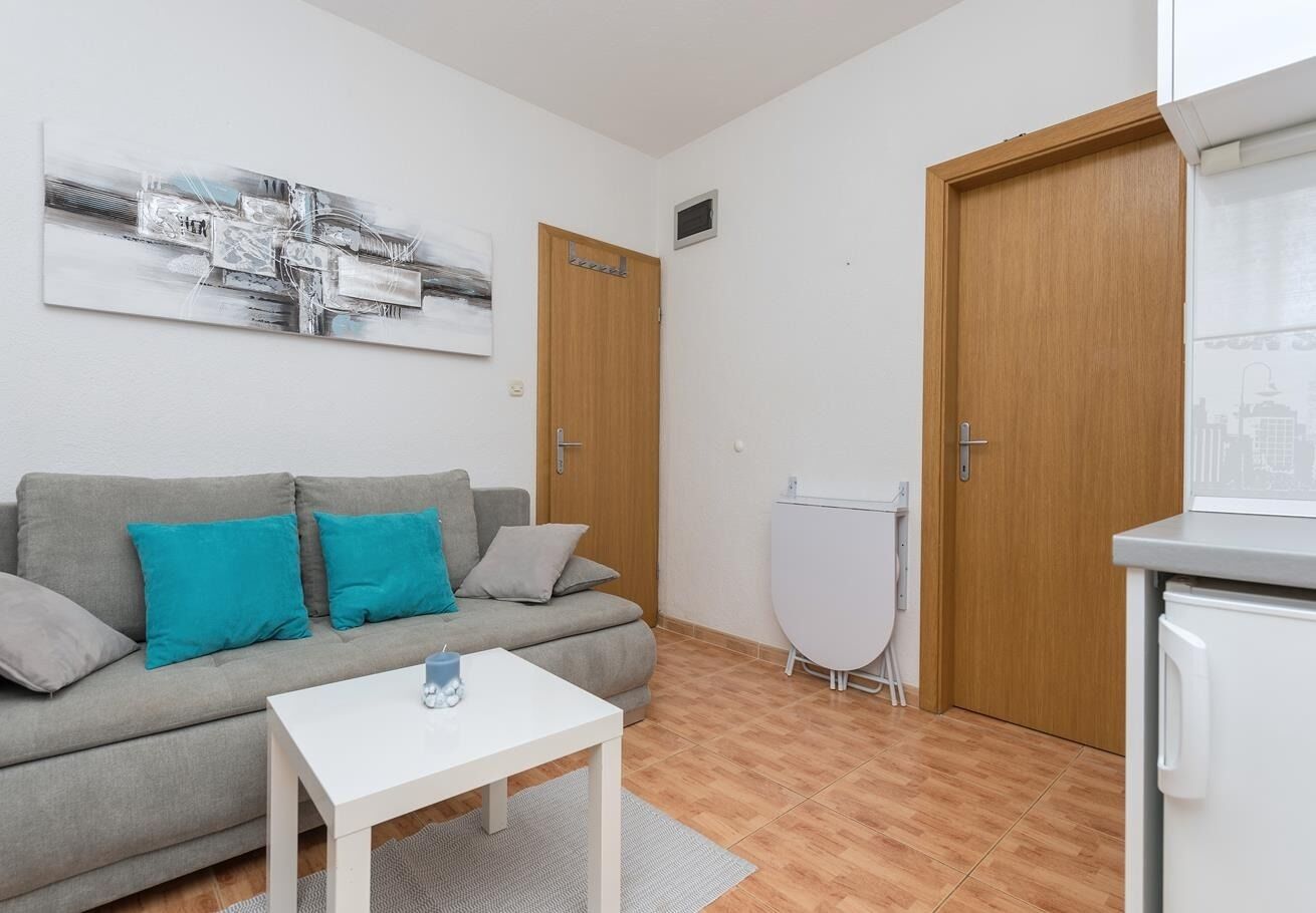 Apartments Ivi 109111-A3