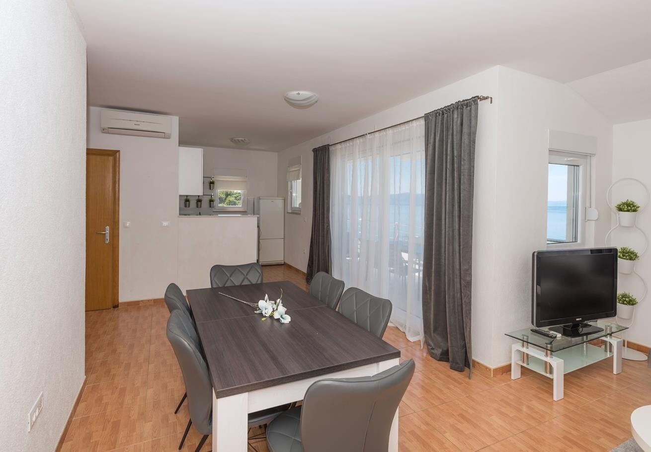 Apartments Ivi 109111-A4
