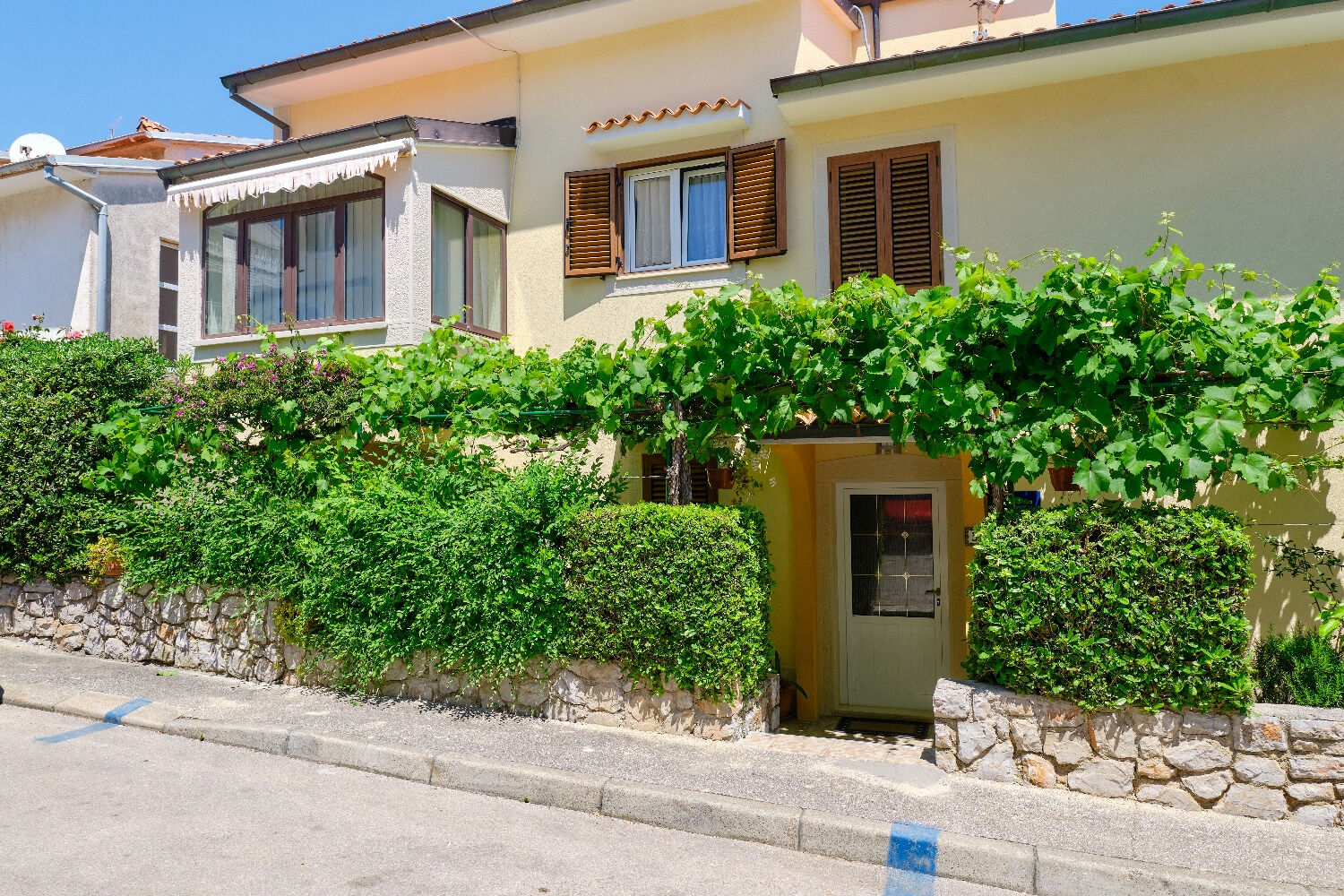 Apartments Nada 10929-A1