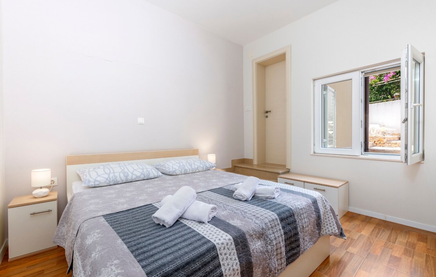 Apartments Dalis 10933-A2