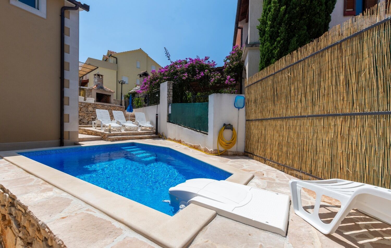Apartments Dalis 10933-A2