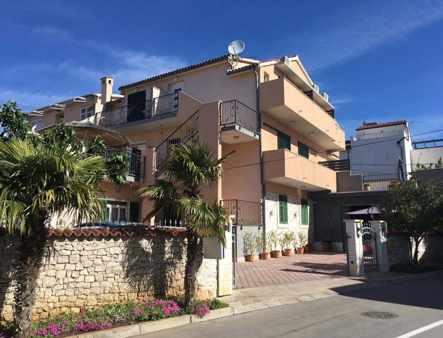 Apartments and Rooms Petar 109371-S8