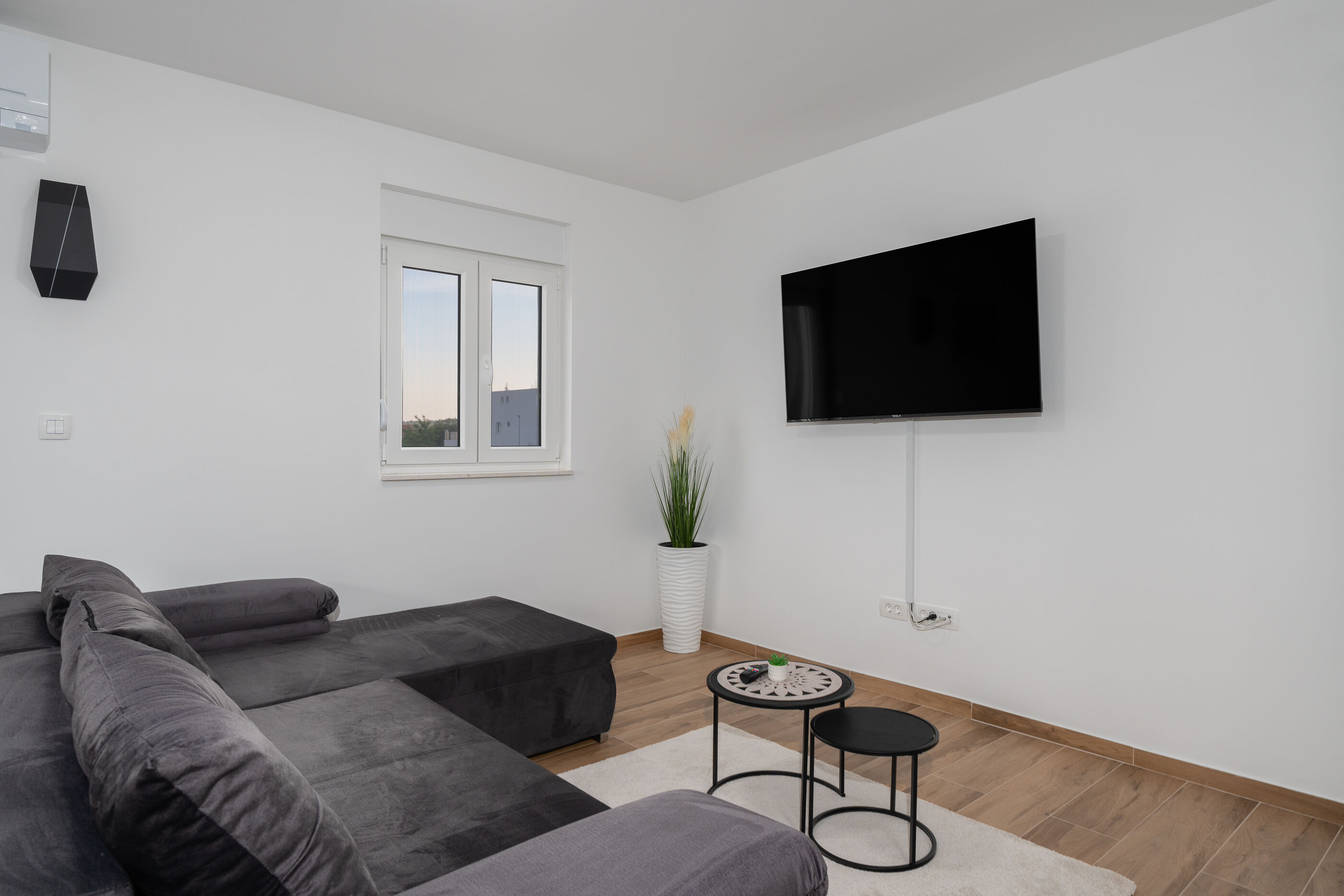 Apartments and Rooms Number One 64133-A6