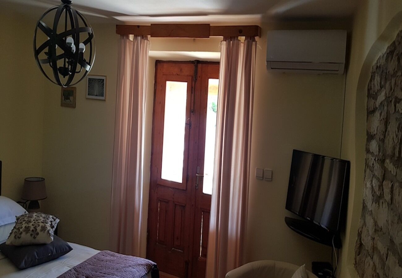 Apartments and Room Perstel 109871-S3