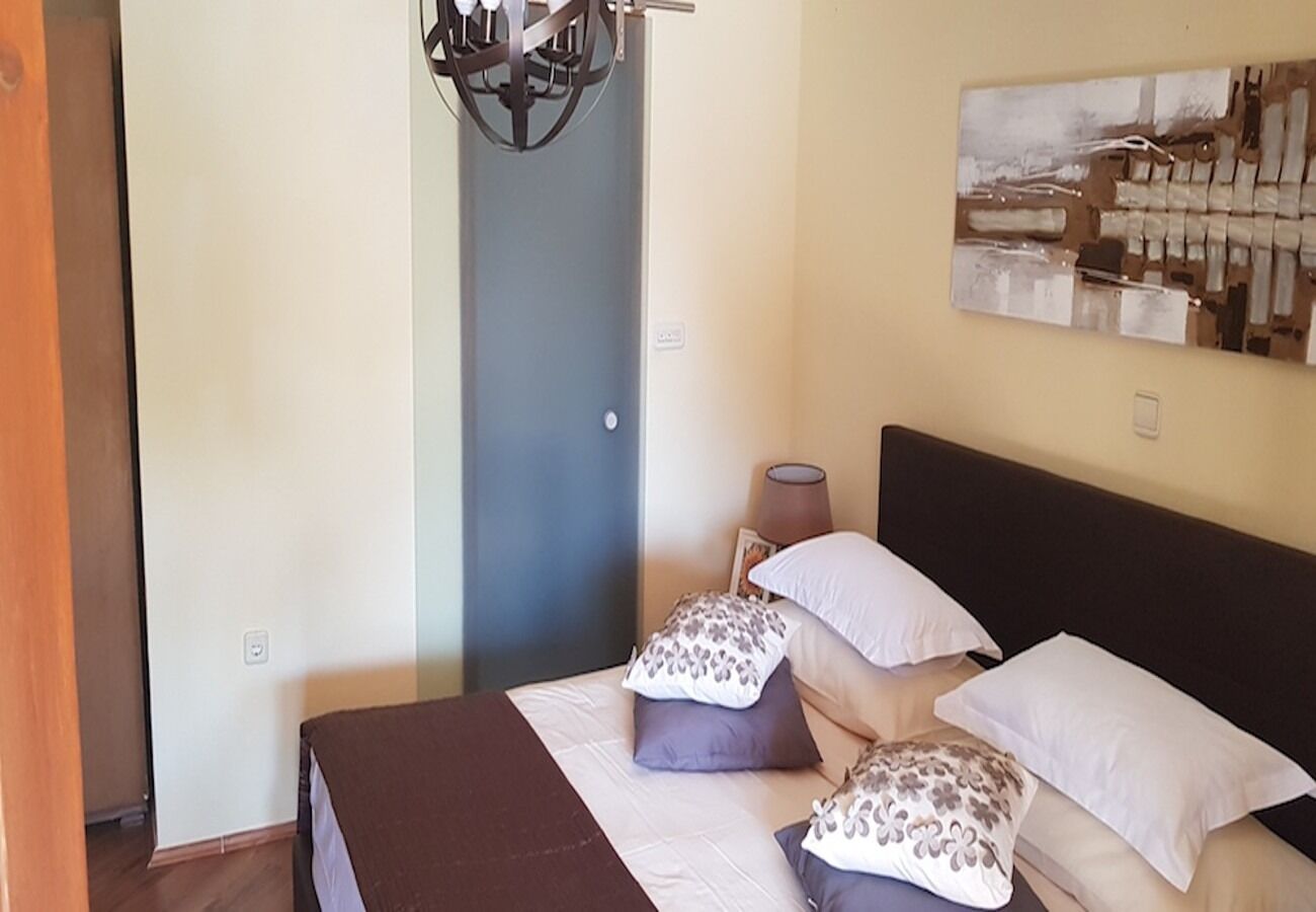 Apartments and Room Perstel 109871-S3