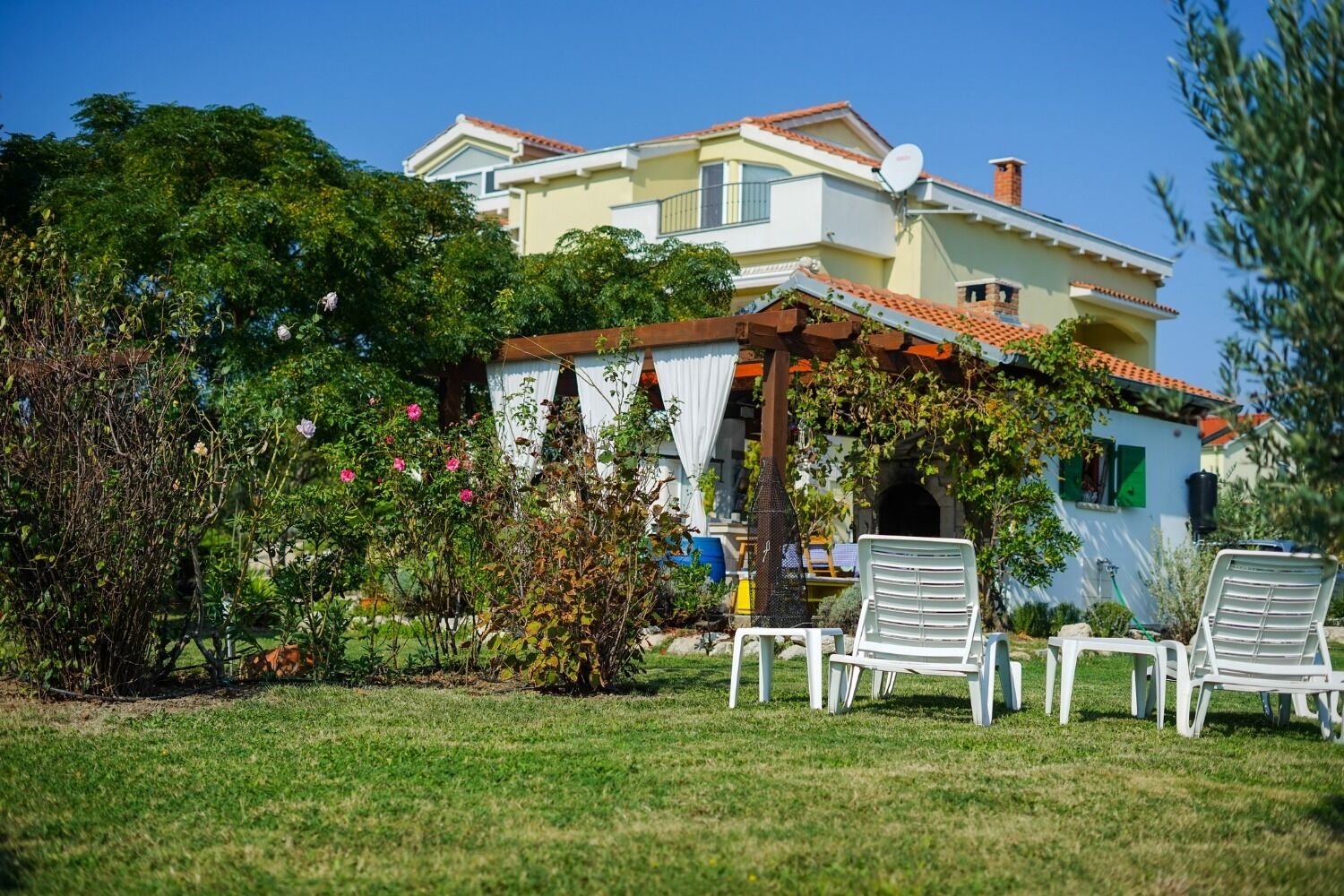 Apartments Secret Garden 10998-A2