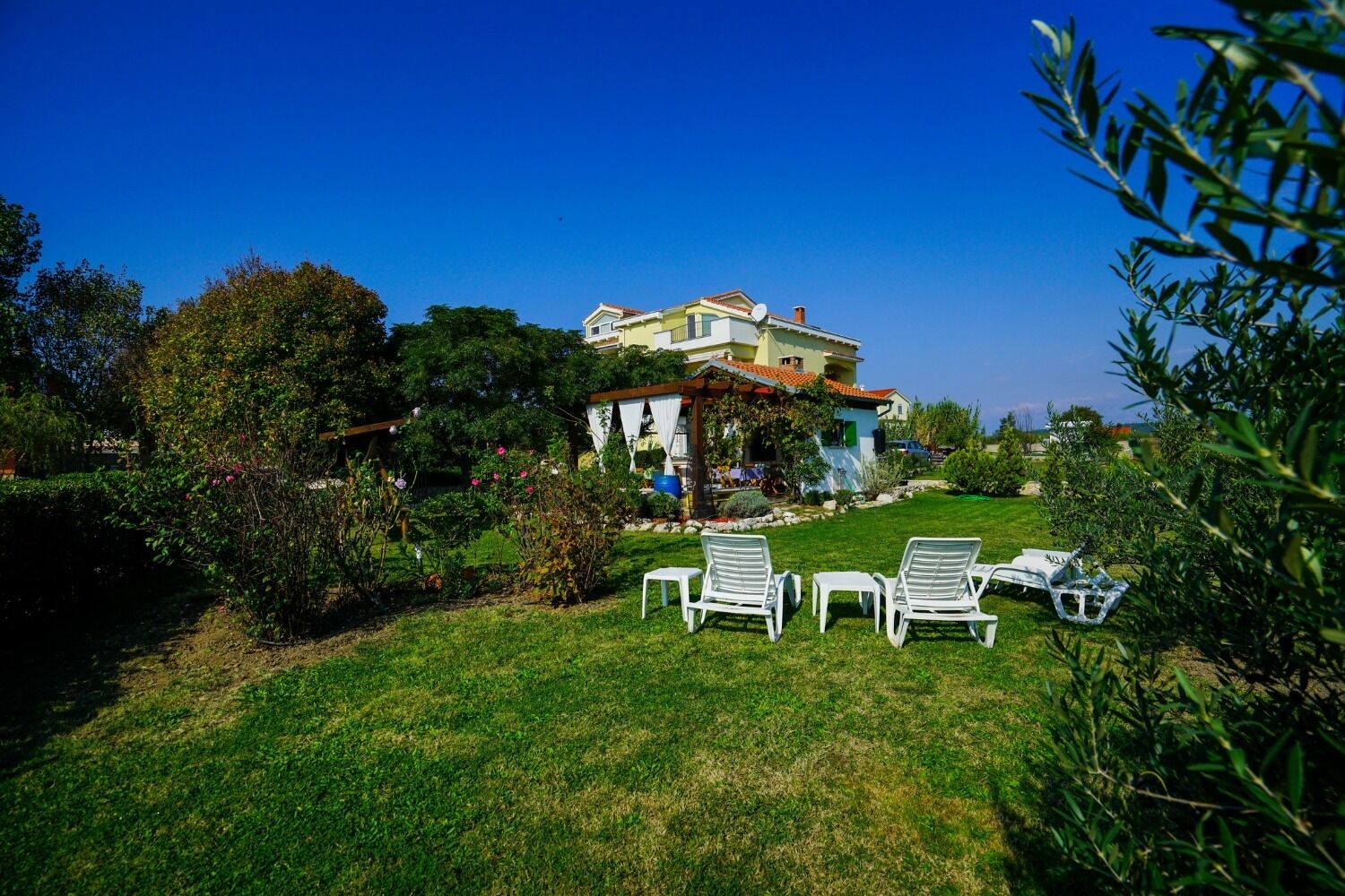 Apartments Secret Garden 10998-A2