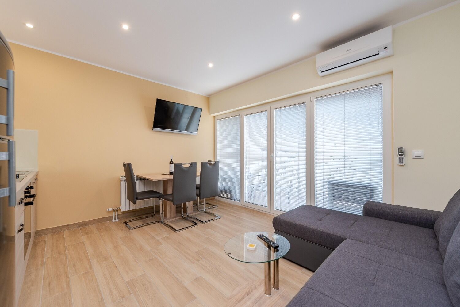Apartments Tomo 105341-A7