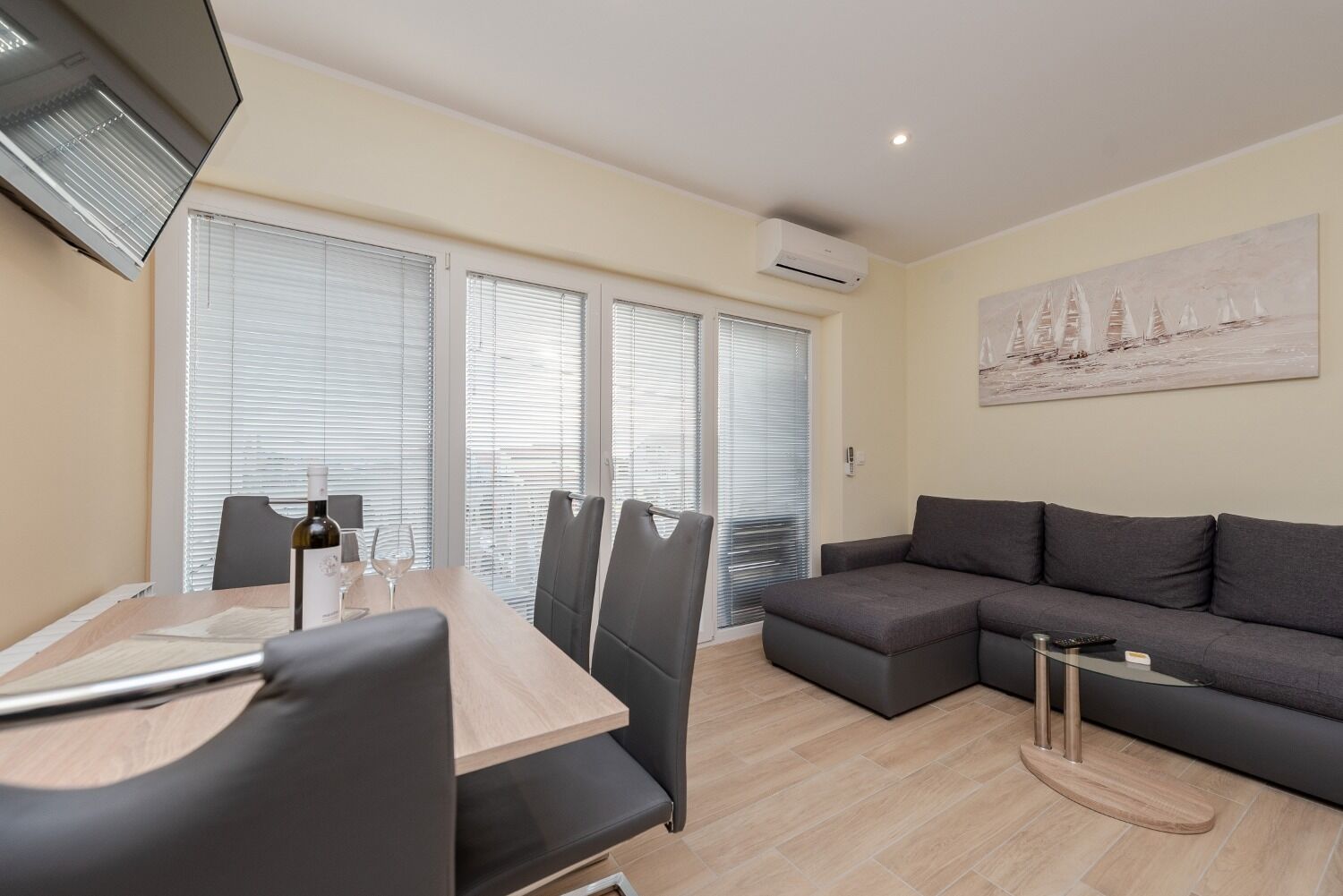 Apartments Tomo 105341-A7