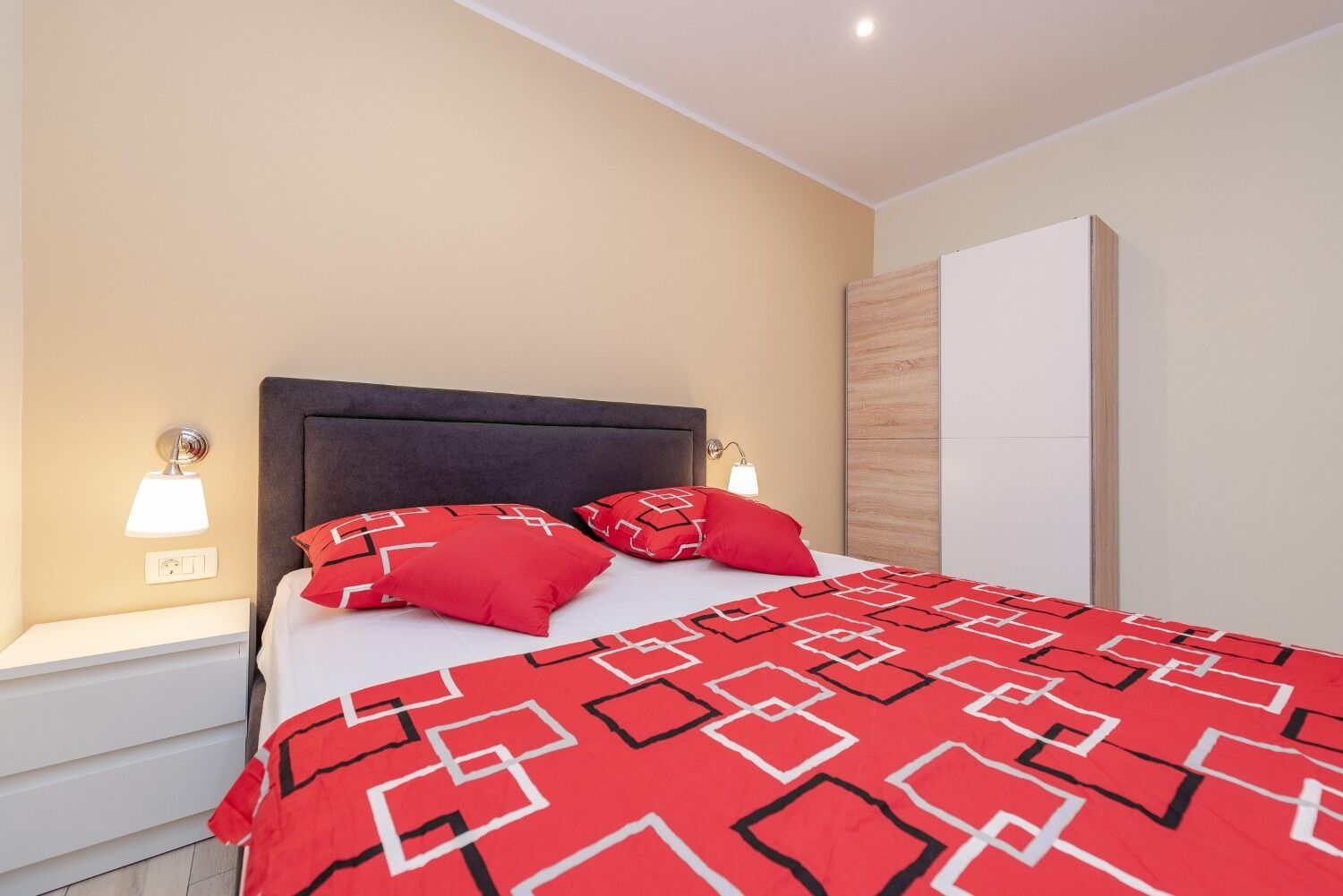 Apartments Tomo 105341-A7
