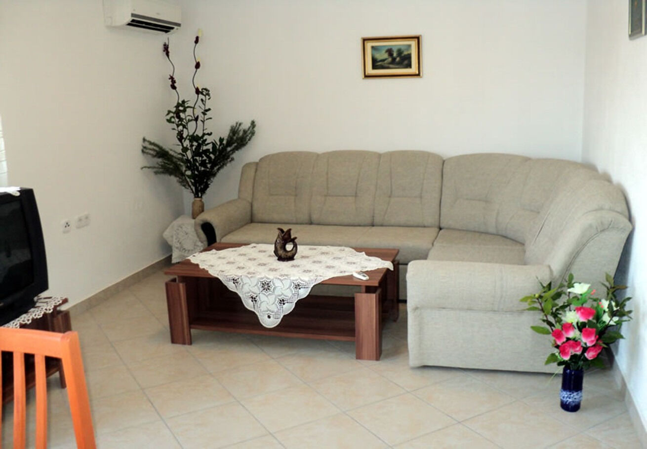 Apartments Niko 110061-A2