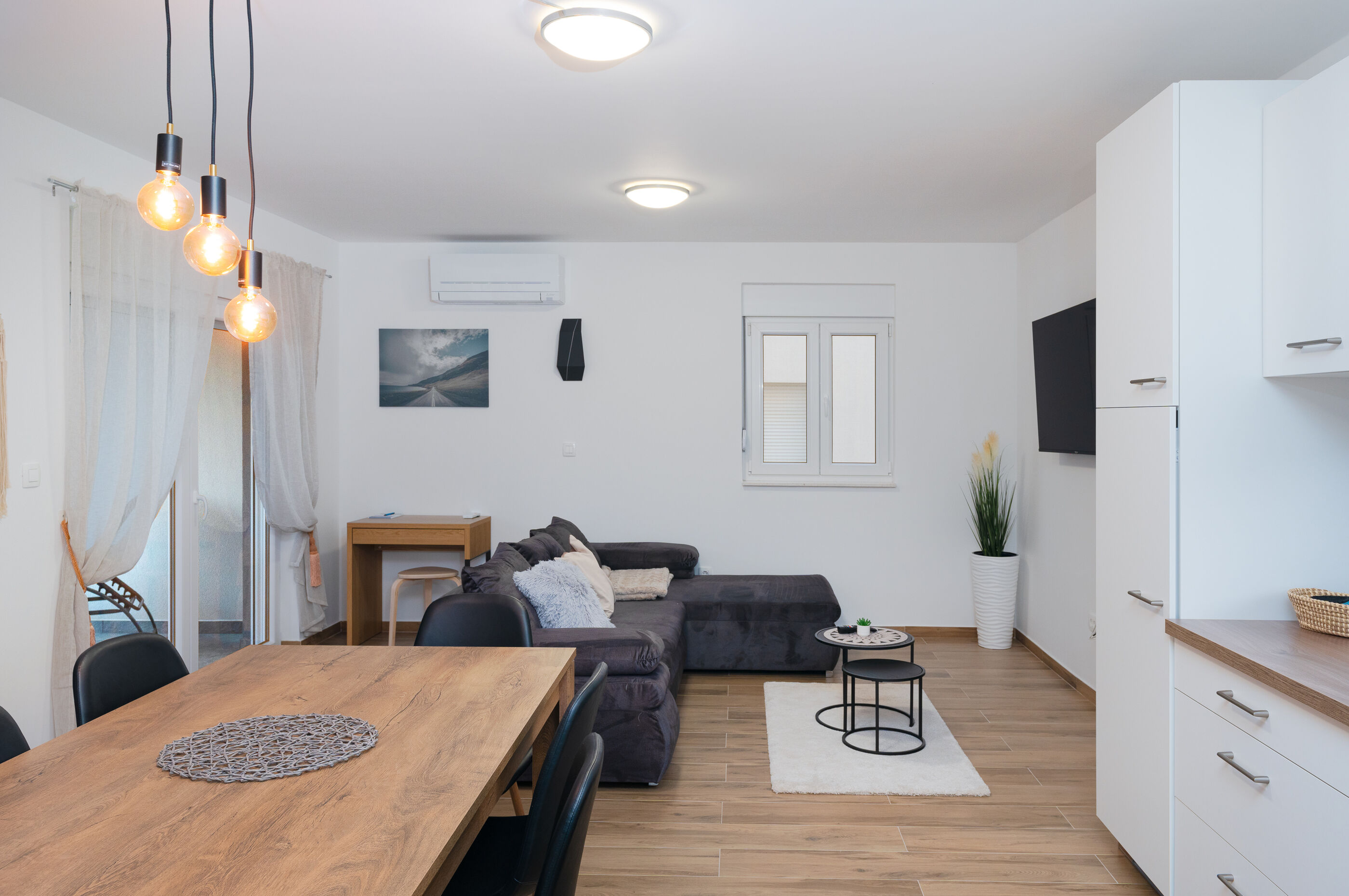 Apartments and Rooms Number One 64133-A7