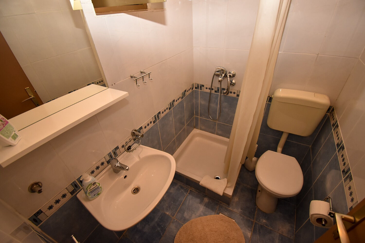 Apartments and Rooms Frane 11017-A1