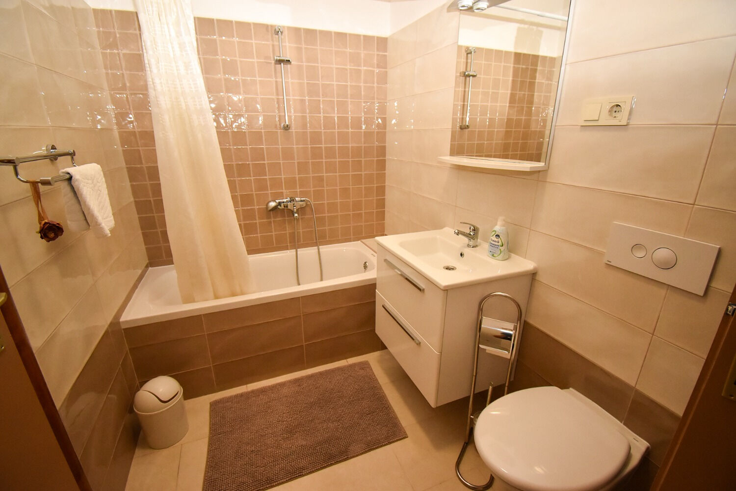 Apartments and Rooms Frane 11017-A1