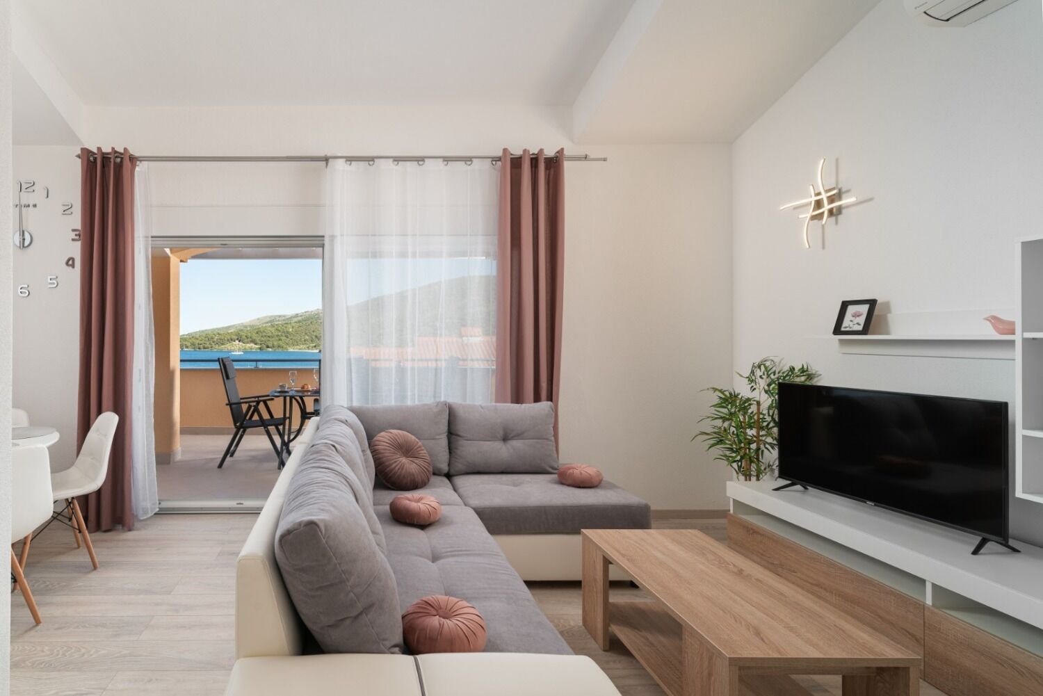 Apartments Lux 2 11028-A2