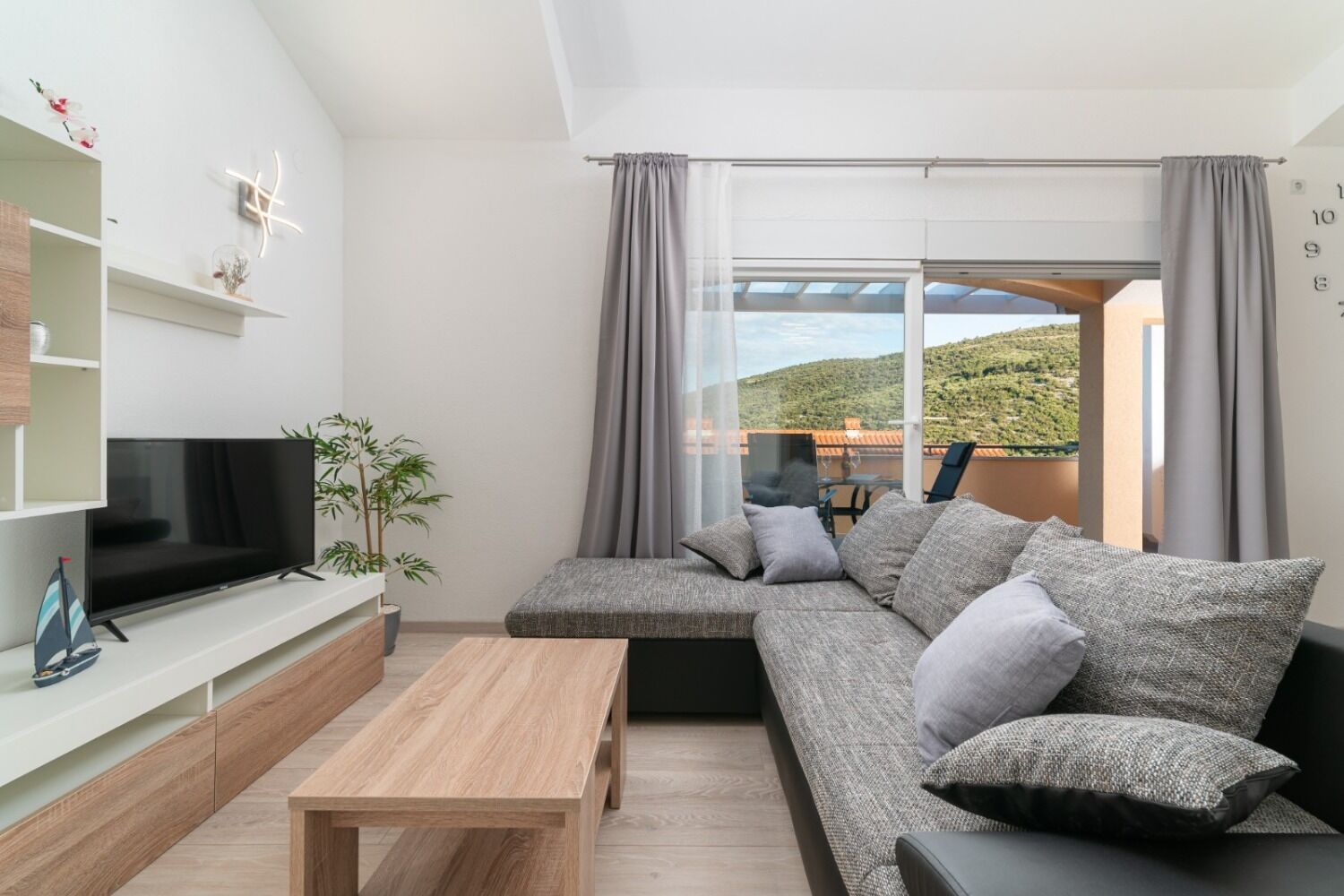 Apartments Lux 3 110221-A2