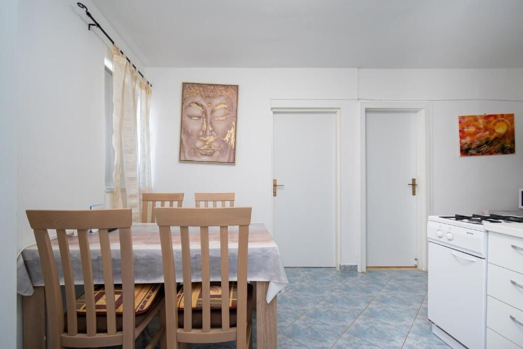 Apartments Gavro 110251-A1