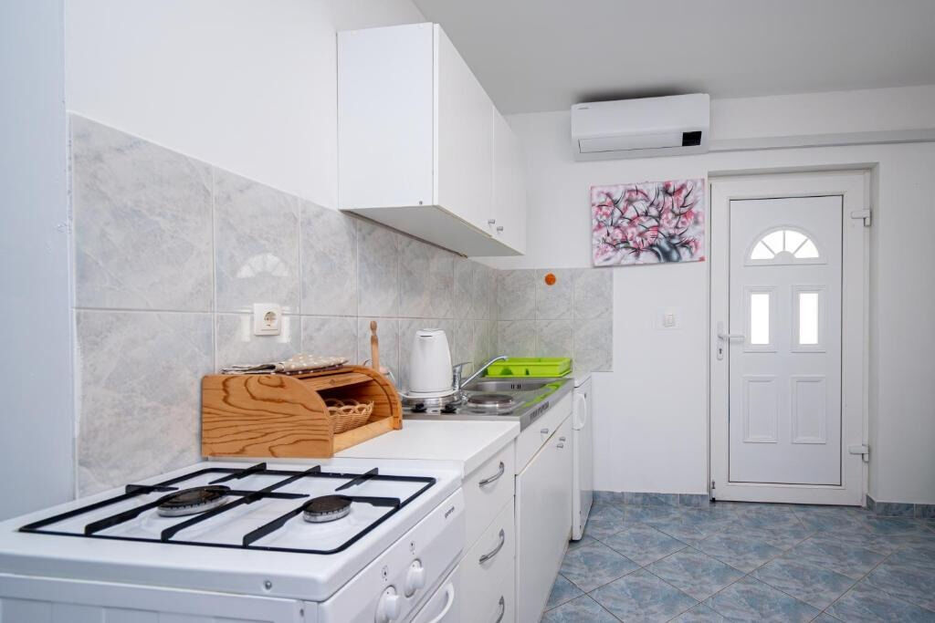 Apartments Gavro 110251-A1
