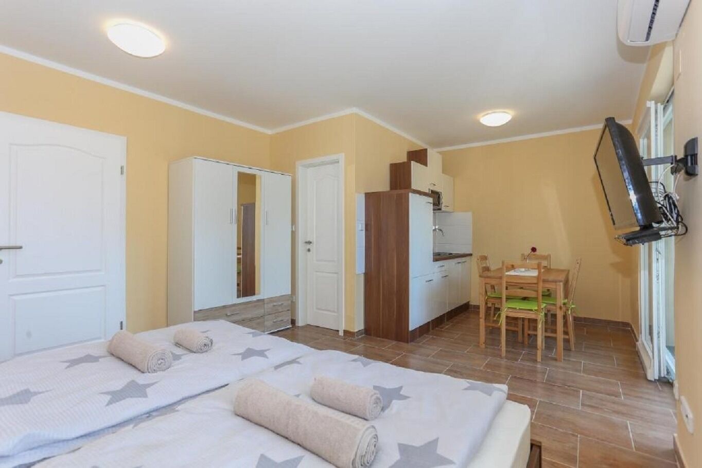 Apartments Slavko with terrace : 110261-A1