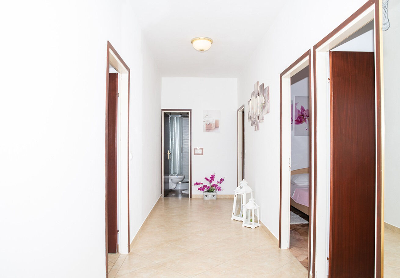 Apartment Mira 110481-A1