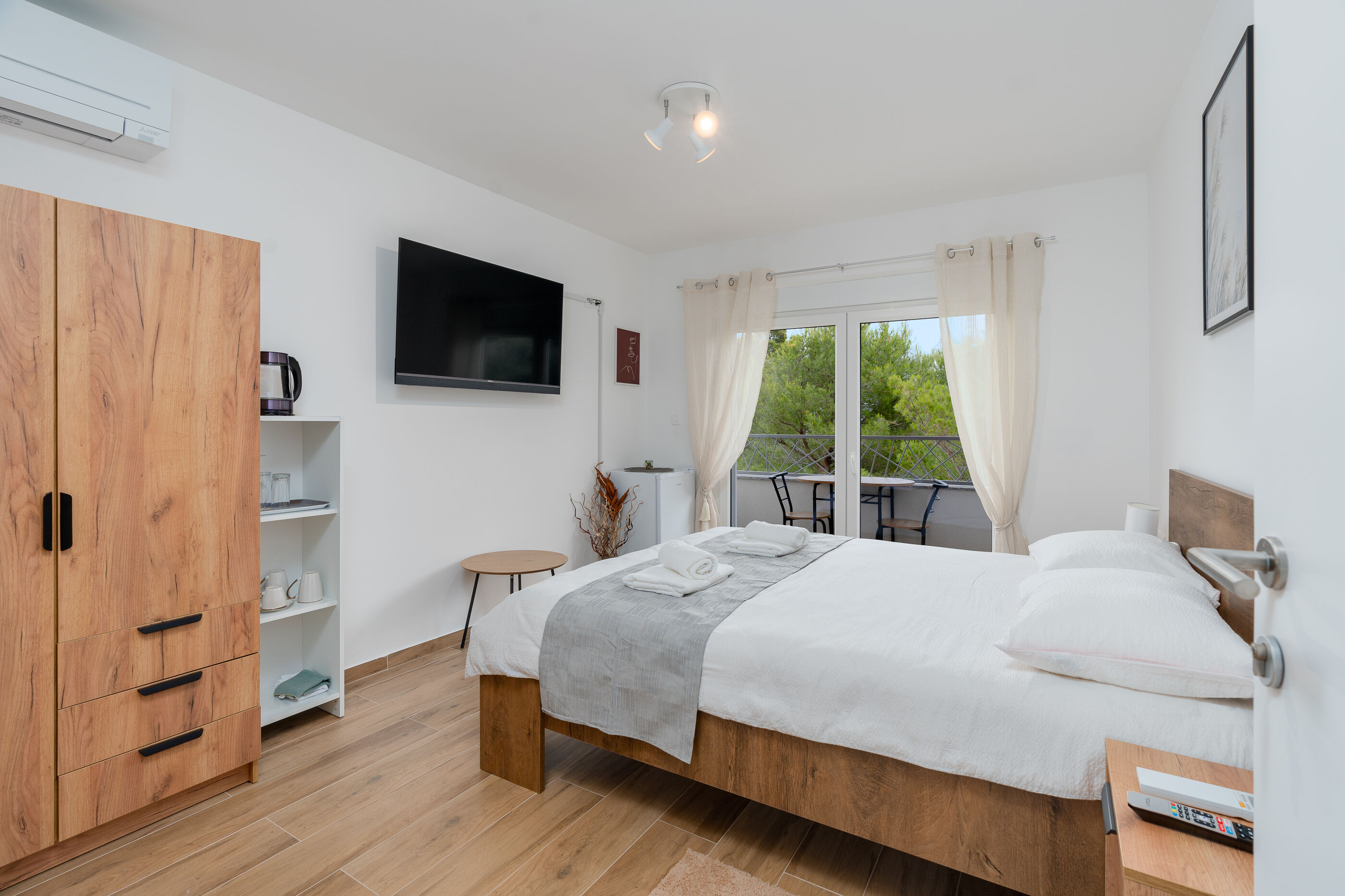 Apartments and Rooms Number One 64133-S3