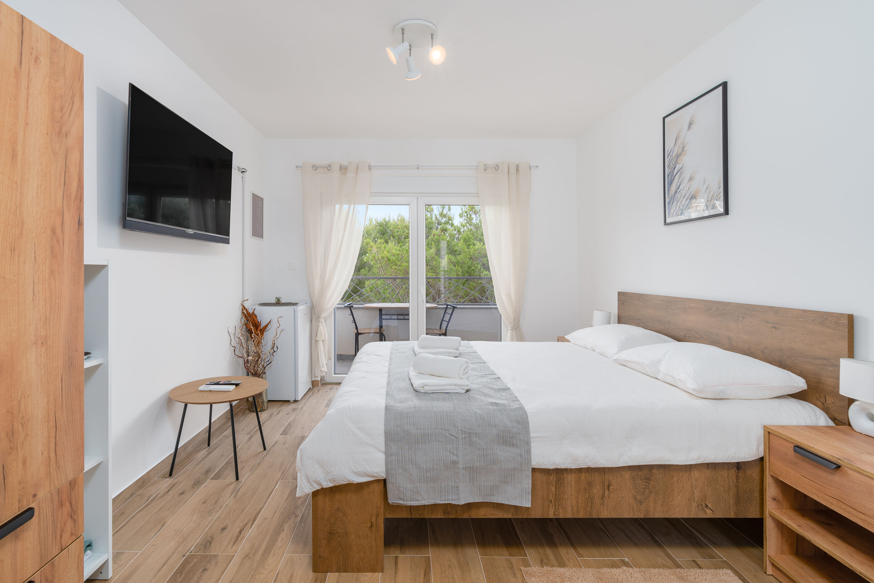 Apartments and Rooms Number One 64133-S4