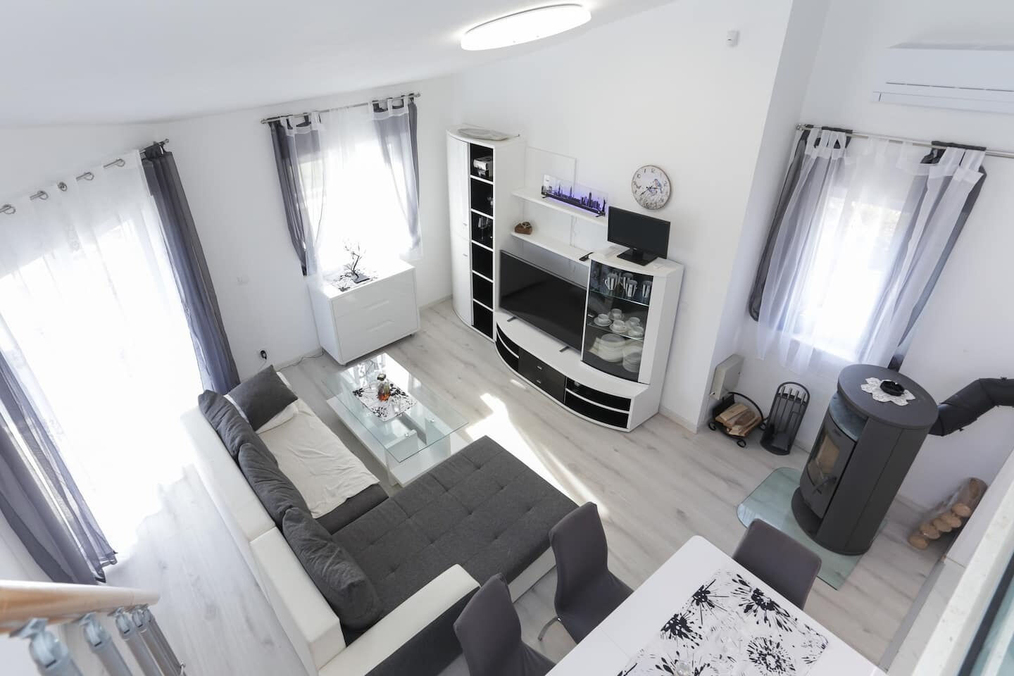 House Ivica 110551-K1