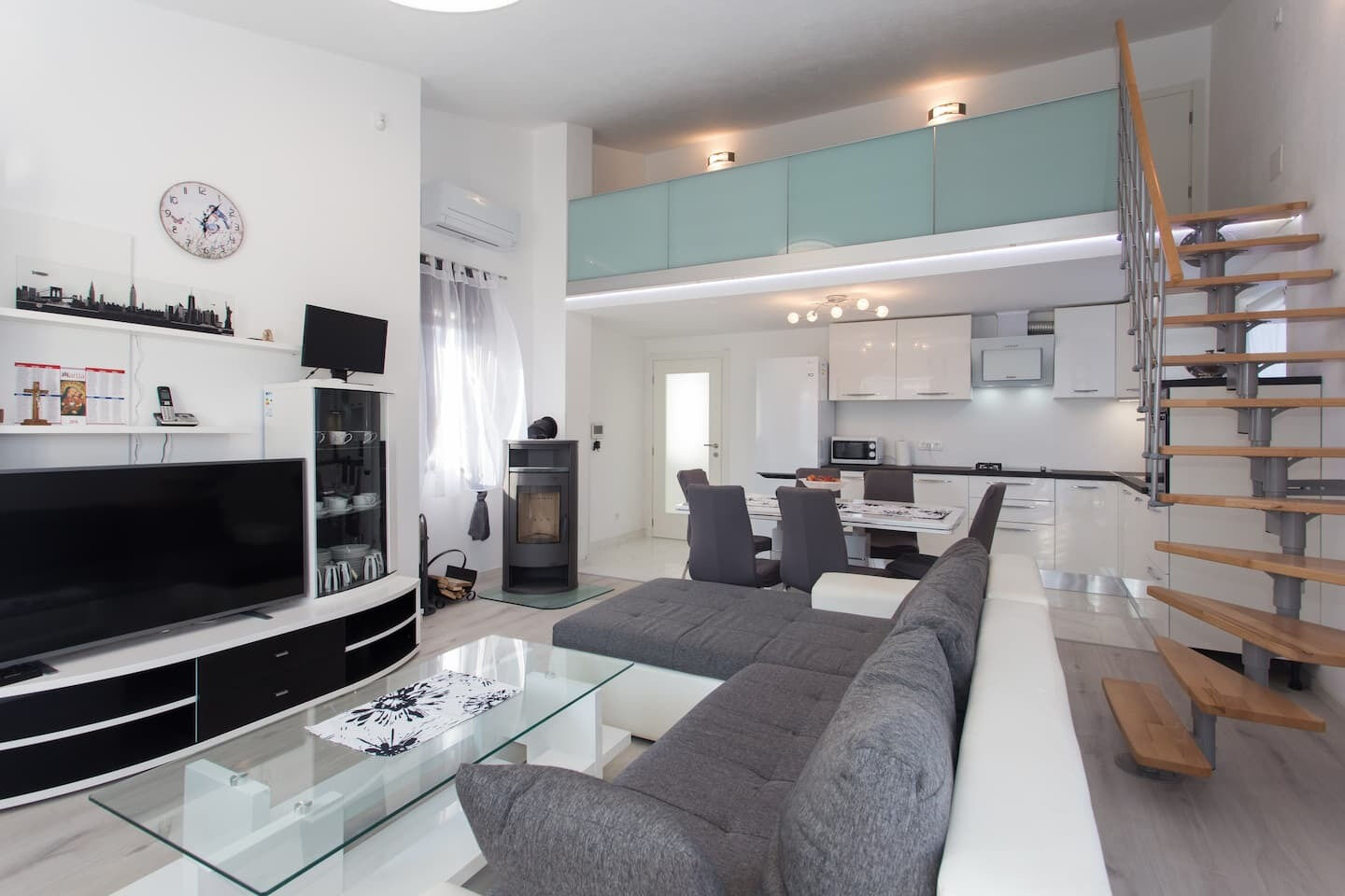 House Ivica 110551-K1