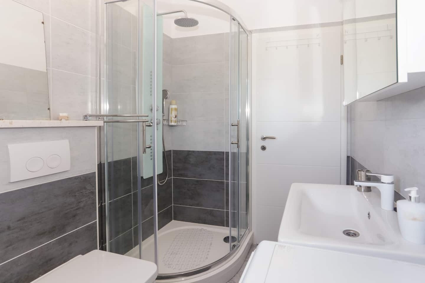 House Ivica 110551-K1