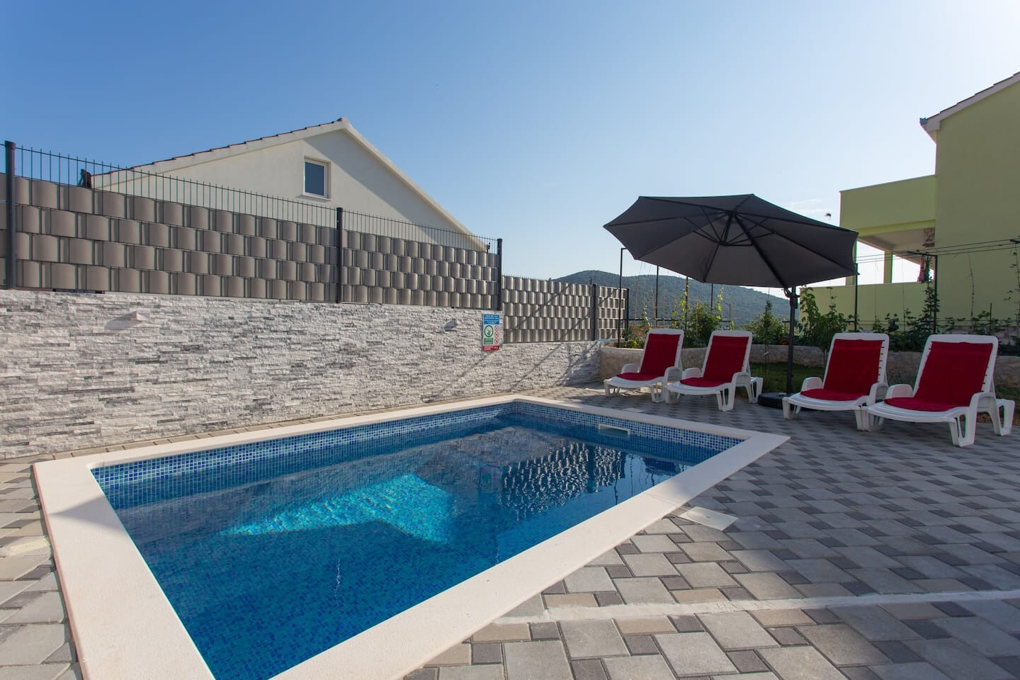 House Ivica 110551-K1