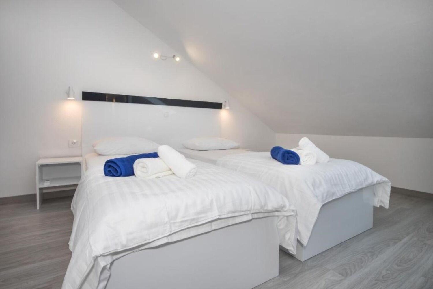 Apartments Jakov 110751-A3