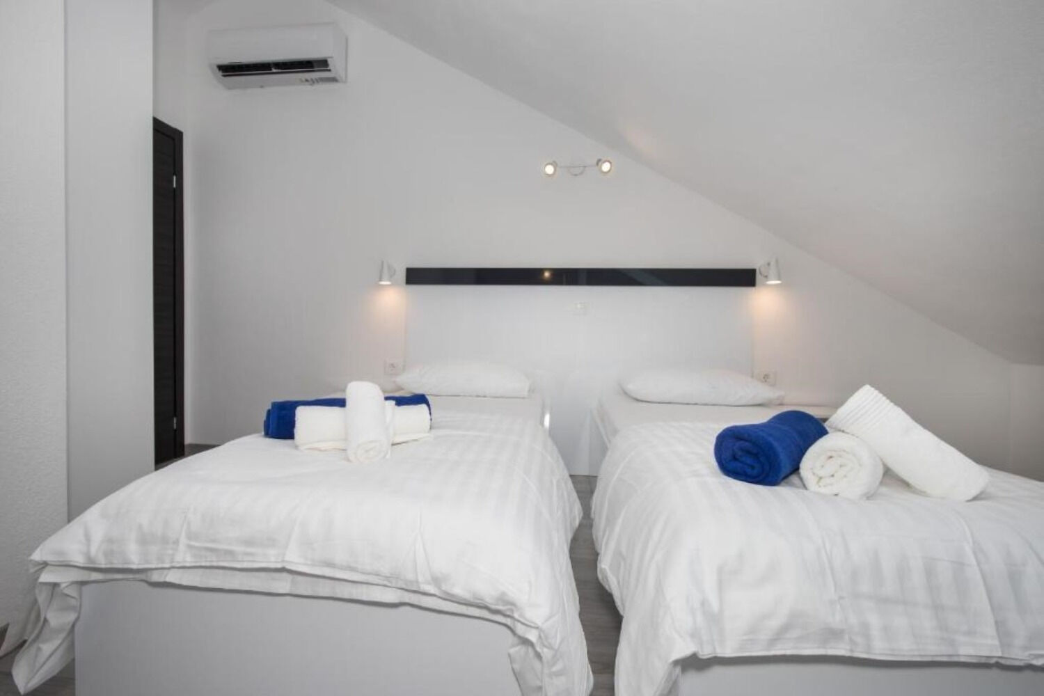Apartments Jakov 110751-A3