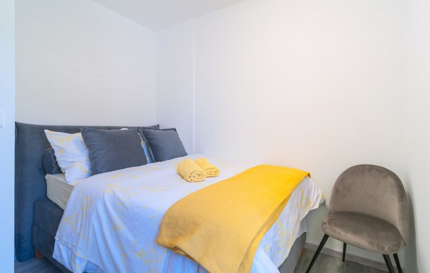 Apartment Tom 11083-A1
