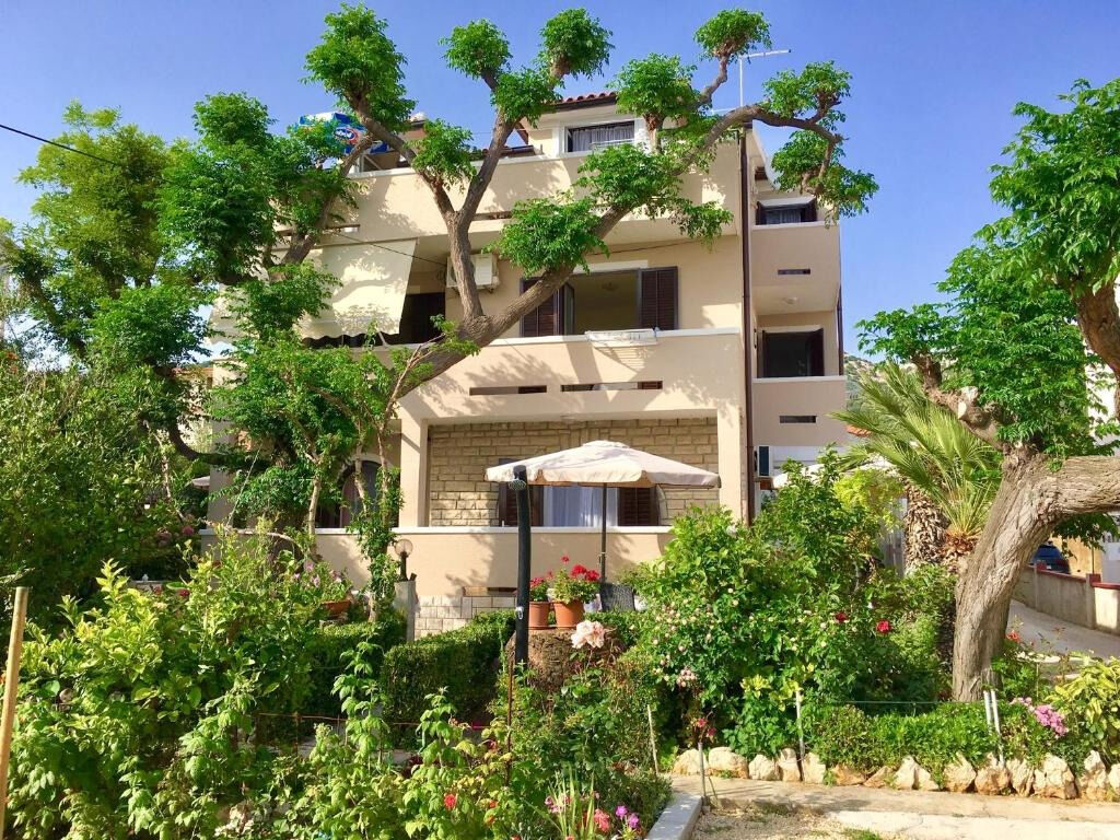 Apartments Zdenka Accommodation in Rab