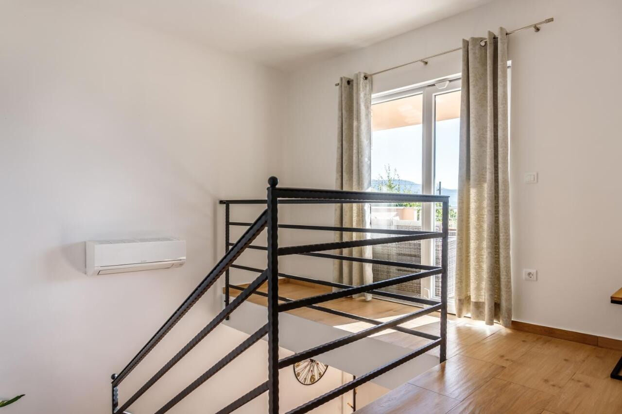 House Jurica 110961-K1